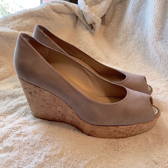 Stuart Weitzman Anna Wedges size 9M. - Picture 3 of 8
